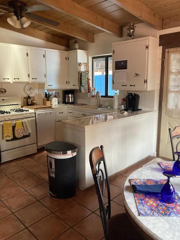 Casa Azul - Cute Centrally Located Adobe With Large Fenced Outdoor Living For Pets And Adults, Non-Smoking 土桑 外观 照片