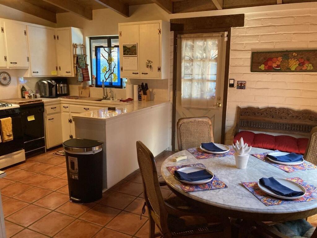 Casa Azul - Cute Centrally Located Adobe With Large Fenced Outdoor Living For Pets And Adults, Non-Smoking 土桑 外观 照片