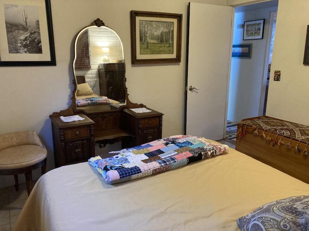 Casa Azul - Cute Centrally Located Adobe With Large Fenced Outdoor Living For Pets And Adults, Non-Smoking 土桑 外观 照片