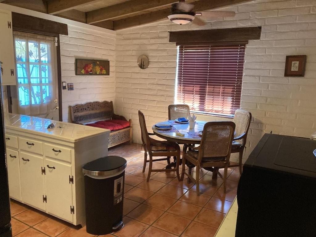 Casa Azul - Cute Centrally Located Adobe With Large Fenced Outdoor Living For Pets And Adults, Non-Smoking 土桑 外观 照片